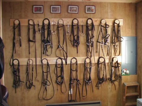 I really like these bridle racks. Simple but pretty. #bridlerack Tack Shed, Barn Organization, Tack Room Ideas, Tack Room Organization, Horse Tack Rooms, Feed Room, Horse Farm Ideas, Diy Horse Barn, Barn Hacks