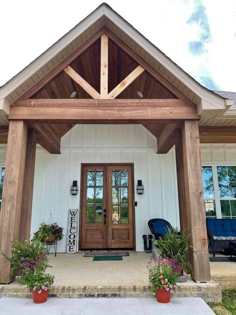 House Front Porch, Ranch Remodel, Cabin Exterior, House Front Door, H Design, Modern Farmhouse Exterior, Front Entrance, Porch Design, Farmhouse Exterior