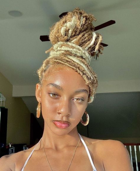 Honey Brown Locs Black Women, Honey Brown Locs, Honey Blonde Locs, Faux Locks, Y2k Hair, Faux Locs Hairstyles, Cute Box Braids Hairstyles, Pretty Braided Hairstyles, Beautiful Braids