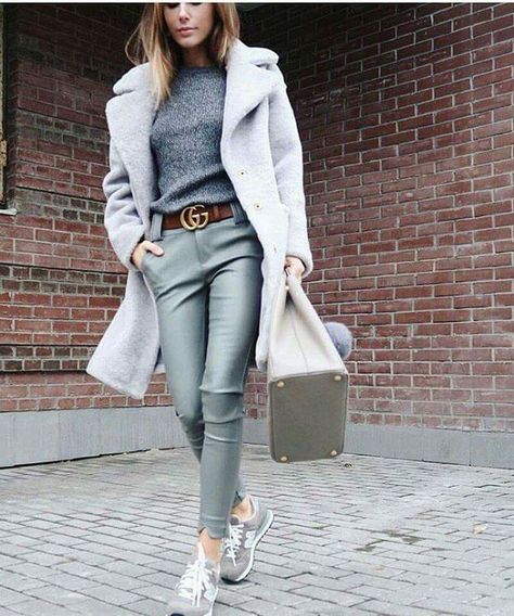 Gray Coat, Style Casual Chic, Walking Down The Street, Classy Winter Outfits, Trendy Outfits Winter, Casual Chique, Trendy Winter, Fashion Trends Winter, Mode Casual