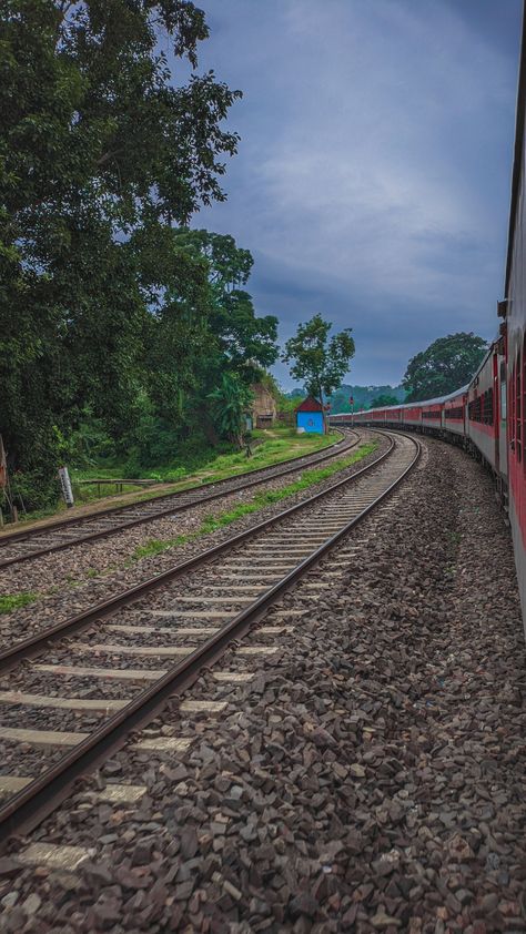 Kanpur City Photography, Train Photography India, Indian Railway Station Photography, Train Photography Aesthetic, Railway Station Aesthetic, Dimapur Nagaland, Train Snap, Loco Pilot, Selfie Background