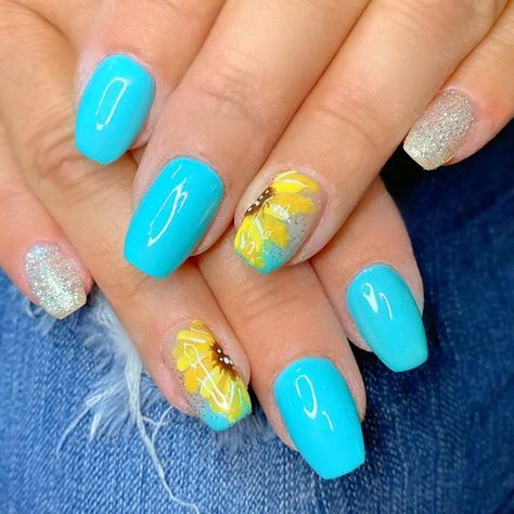 Sunflower Nails That Will Brighten Your Day Mustard Yellow Nails Designs, Mustard Yellow Nails, Nails Designs Short, Nail Polish Art Designs, Bright Summer Nails Designs, Sunflower Nail Art, Sunflower Bridal Shower, Sunflower Nails, Art Designs Ideas