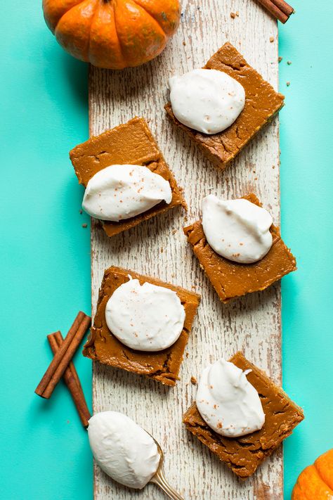 Wood plank with gluten-free vegan Pumpkin Pie Bars topped with coconut whipped cream Easy Pumpkin Bars, Pumpkin Pie Bars, Minimalist Baker, Pumpkin Desserts, Pumpkin Bars, Vegan Holiday, Pie Bars, Desserts Vegan, Oreo Dessert