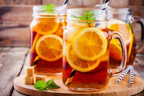 Delicious cocktail hour drink ideas Welcome Drink Ideas, Iced Tea Brands, Ice Lemon Tea, Coffee Market, Thanksgiving Drinks, Toxic Foods, Welcome Drink, Tea Brands, Family Cooking