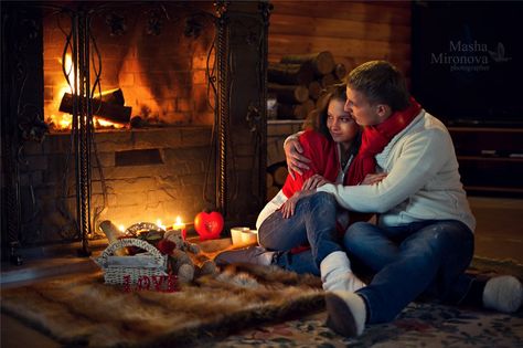 Dobro Veče, Love Yourself Song, Paint Fireplace, Couple Painting, Couple Picture Poses, Paint Effects, Christmas Fireplace, Christmas Room, Christmas Couple