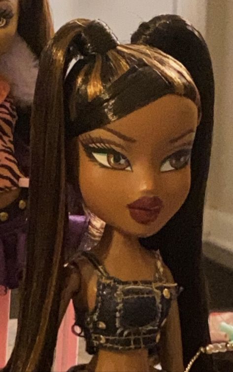 Bratz Dolls Hairstyles, Bratz Hairstyles Dolls, Y2k Bratz Hairstyles, Black Hair Bratz, Bratz Hairstyles Hair, Bratz Doll Hairstyles, Sasha Aesthetic Bratz, Bratz Dolls Aesthetic Curly Hair, Bratz Hair