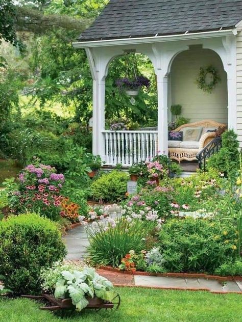 Villa Architecture, Country Cottage Garden, Pathway Landscaping, Farmhouse Landscaping, Cottage Garden Design, Easy Landscaping, Farmhouse Garden, Have Inspiration, Backyard Garden Design