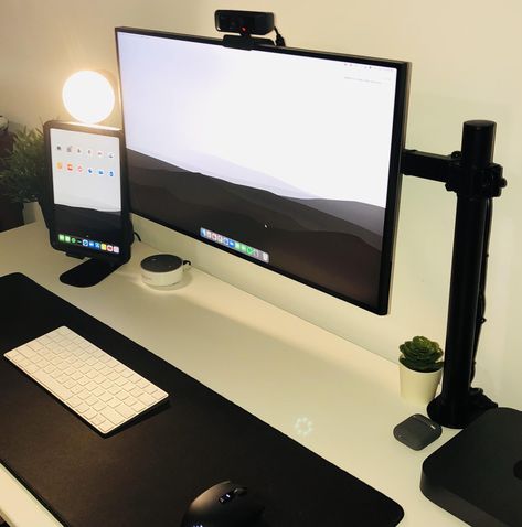 White Desk Setup, Relaxing Office, Setup Pc, Bedroom Workspace, Mac Setup, Gaming Desk Setup, Best Gaming Setup, Tiny Office, Dream Desk