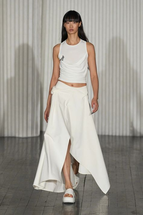 Kate Barton Spring 2025 Ready-to-Wear Collection | Vogue Skirt Runway, Barton Springs, Spring Runway, Spring 2025, Runway Looks, Fancy Outfits, Spring Summer Fashion, Summer Collection, Spring Outfits