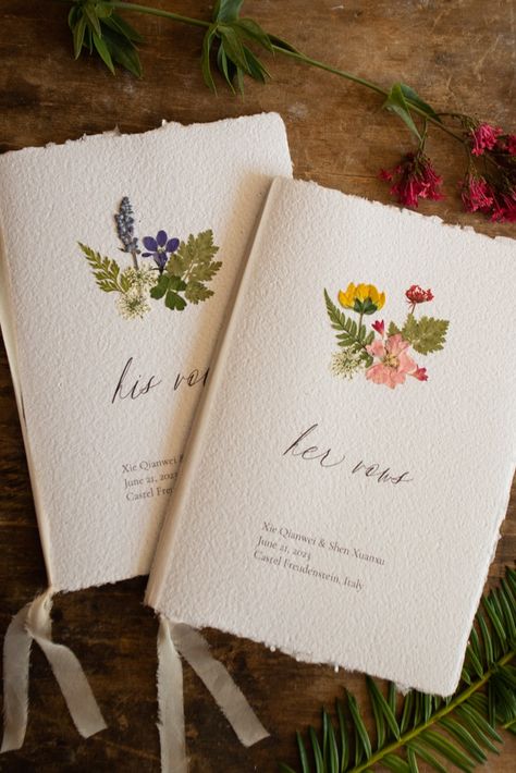 Handmade paper vow book cover with the addition of real pressed flowers. Pressed Flower Save The Date, Pressed Flower Wedding Invitations, Flower Place Cards, Flower Places, Handmade Invitations, Wedding Morning, Handmade Wedding Invitations, Eco Friendly Wedding, Flower Wedding Invitation