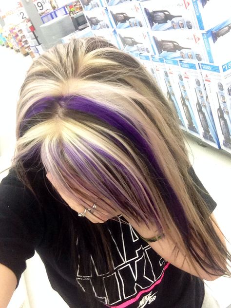 2000s Hair Dye Ideas, Vampire Rockstar, Neapolitan Hair, 2000s Hair, Skunk Hair, Cute Hair Colors, Hair Color Streaks, Hair Streaks, Dyed Hair Inspiration