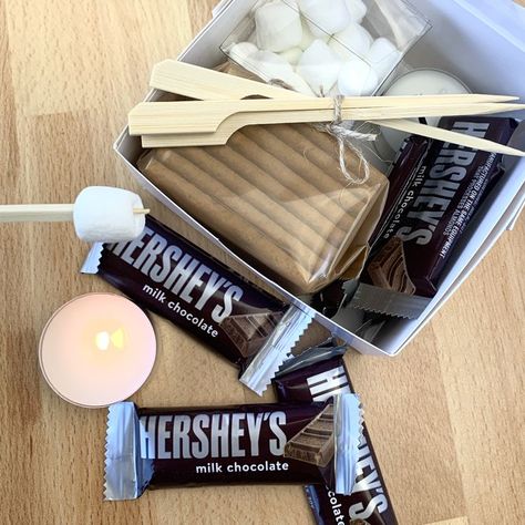 Host a tiny campfire event with mini s'mores kits! Great for birthday parties, weddings, and team building events. Mini Smores, Smores Kit, Smores Kits, Campfire Party, Biscuits Graham, Hershey Bar, S'mores, Hershey Chocolate, Let Your Light Shine