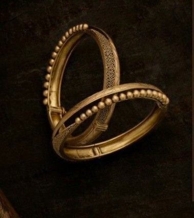 https://in.pinterest.com/krishnajewellersjubileehills/ Kadli Bangles Gold, Gold Bangles Design Daily Wear Latest, Antique Gold Bangles Design, Gold Kangan, Gold Bangles Indian, Unique Gold Jewelry Designs, Antique Necklaces Design, Gold Bangles For Women, New Gold Jewellery Designs