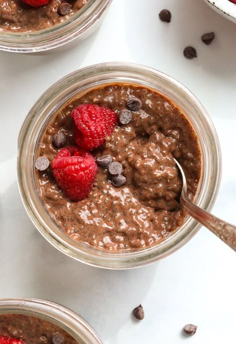 Chocolate Chia Pudding (Only 4 ingredients!) Protein Chia Pudding, Chocolate Chia Pudding Recipes, Chocolate Chia Seed Pudding, Chia Pudding Recipe, Chia Seed Recipes Pudding, Chocolate Pudding Recipes, Chocolate Chia Pudding, Chia Seed Recipes, Protein Pudding