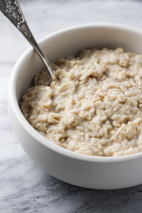 Applesauce Oatmeal Recipe (Quick & Easy) Slow Cooker Banana Bread, Crockpot Oatmeal, Easy Oatmeal Recipes, Slow Cooker Oatmeal, Easy Oatmeal, Gluten Free Oatmeal, Cinnamon Oatmeal, Baked Banana, Banana Oatmeal