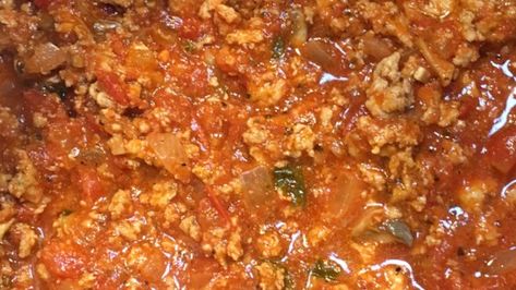 Ground turkey provides a leaner meat sauce for pasta in this recipe using both a tomato, tomato sauce, and tomato paste with fresh basil. Turkey Meat Sauce Recipe, Turkey Tomato Sauce, Tomatoe Sauce, Turkey Sauce, College Meal, Tomato Tomato, Sauce For Pasta, Pasta With Meat Sauce, Hamburger Meat Recipes