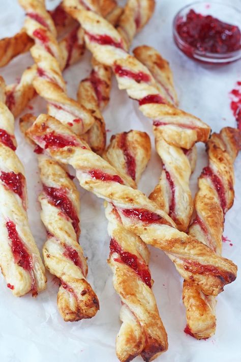 Raspberry Jam Puff Pastry Straws! A delicious sweet treat that the kids will love and are so easy to make! Peach And Cream Cheese Puff Pastry, Toddler Puff Pastry Recipe, Pastry Ideas Creative, Puff Pastry Toddler Recipe, Jam Puff Pastry, Sweet Puff Pastry Recipes, Sweet Puff Pastry, Puff Pastry Recipes Dessert, Puff Pastry Twists