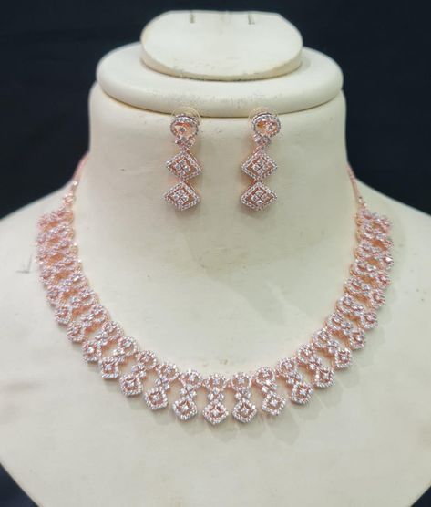 Diamond Necklace Set Bridal, Simple Necklace Designs, Bridal Diamond Necklace, Hand Chain Jewelry, Diamond Pendants Designs, Fancy Jewelry Necklace, Diamond Necklace Designs, Fancy Jewellery Designs, Antique Bridal Jewelry