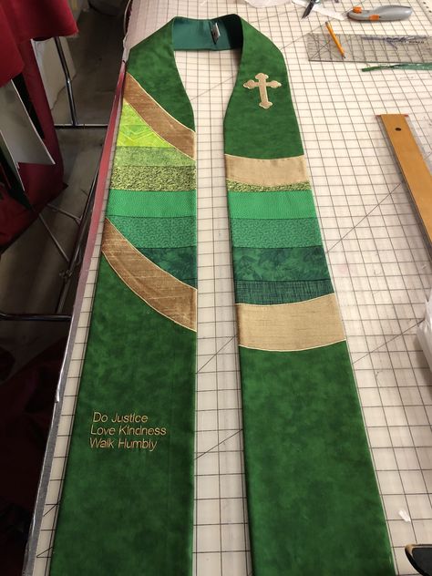 Pastor Stole Pattern Free, Clerical Stoles, Stole Ideas, Liturgical Stoles, Stole Pattern, Church Banners Designs, Church Branding, Liturgical Colours, Liturgical Art