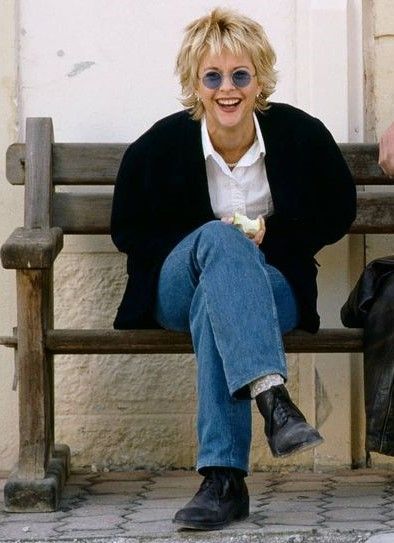 Meg Ryan French Kiss, Meg Ryan Short Hair, Meg Ryan Movies, Meg Ryan Hairstyles, Kiss Outfits, Timeless Looks, 90s Fashion Women, Haircuts For Women Over 50, Celebrity Style Icons