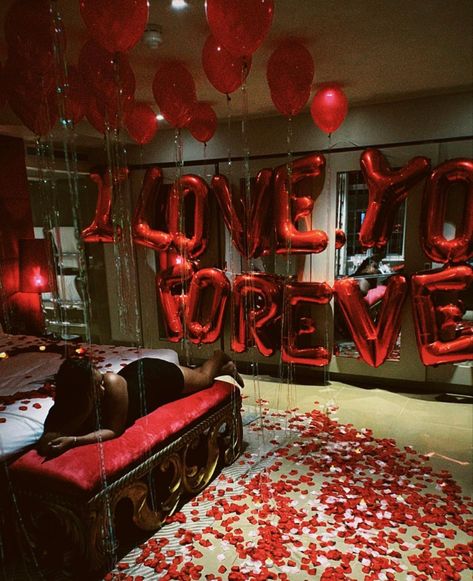 Valentine's Day Hotel, Dark Romantic Bedroom, Hotel Room Decoration, Romantic Hotel Rooms, Aesthetic Valentines Day, Valentines Day Aesthetic, Romantic Room Surprise, Surprise For Girlfriend