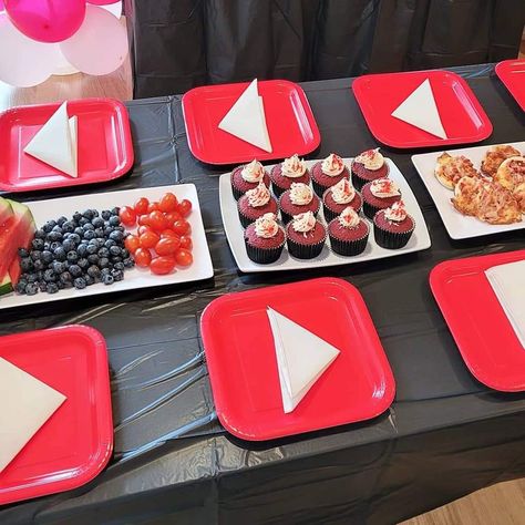 Youtube Themed Birthday Party, Youtube Birthday Party Ideas, Youtube Birthday Party, Youtube Theme, Youtube Birthday, Youtube Party, Roblox Party, 9th Birthday Parties, 80th Birthday Party