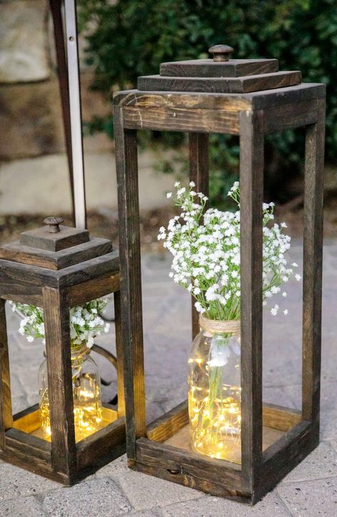 Lace Wedding Table Decor, Ceremony Backdrop Outdoor, Christmas Wedding Themes, Rustic Wood Lanterns, Lantern Centerpiece Wedding, Diy Wedding Backdrop, Lantern Centerpieces, Wood Lantern, Wedding Ceremony Backdrop