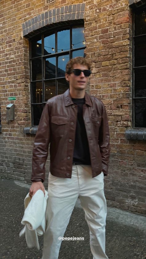 Nyc Fall Mens Fashion, Men’s Brown Leather Jacket Outfits, Brown Leather Jacket Styling, Men Brown Leather Jacket Outfit, Leather Jacket Outfits Aesthetic, Brown Leather Jacket Outfit Men, Men Leather Jacket Outfit, Classic British Style Men, Brown Leather Jacket Outfits