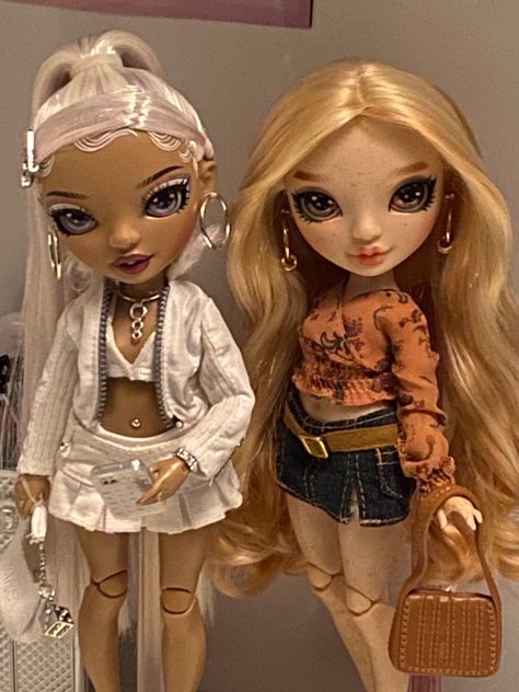 Jadez on Twitter: "Besties https://t.co/N1ILS55CDL" / Twitter Bratz Custom Doll, Rainbow High Doll Restyle Ideas, Rainbow High Dolls Restyle, Doll Restyle, Rainbow High Dolls, Rainbow Dolls, Paper Doll Printable Templates, Bratz Doll Outfits, Doll Aesthetic