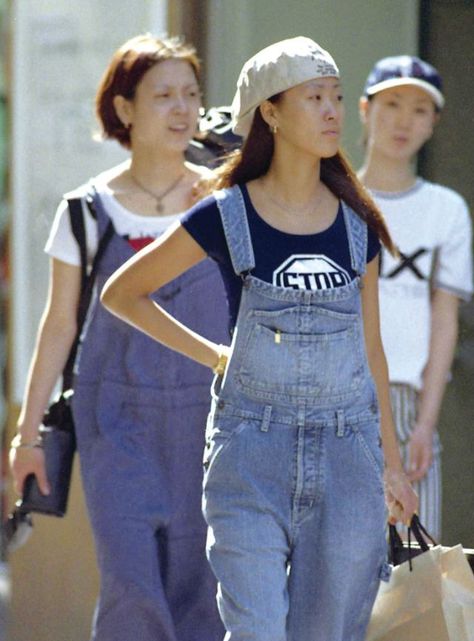 Korea 90s Fashion, Japan Vintage Fashion, Asian 90s, 90s Korea, 90s Japan Fashion, Outfits 90s Style, 90s Japan, Korea Street Style, Nostalgic Photos