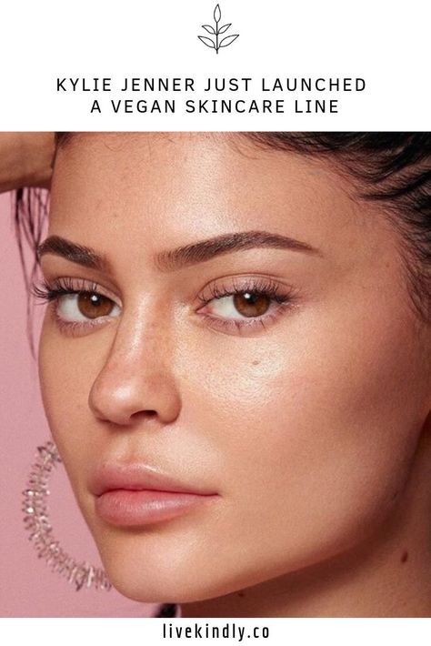 Kylie Jenner Teeth, Growing Out Eyebrows, Kylie Jenner Eyebrows, Kyle Cosmetics, Kylie Jenner's Tattoos, Biology Drawing, Eyebrow Before And After, Kylie Jenner News, How To Do Eyebrows