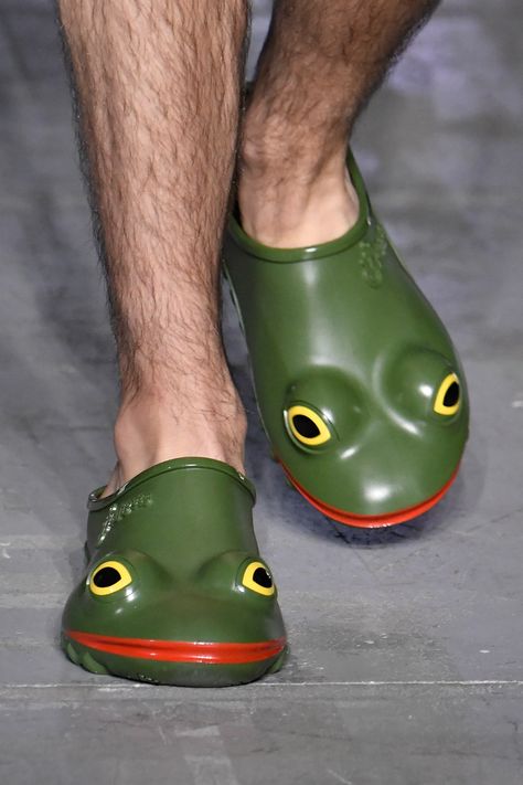 Frog Fashion, Weird Shoes, Interesting Shoes, Big Boots, Big Shoes, Adidas Ozweego, Uncanny Valley, Shoes Too Big, Frog Design