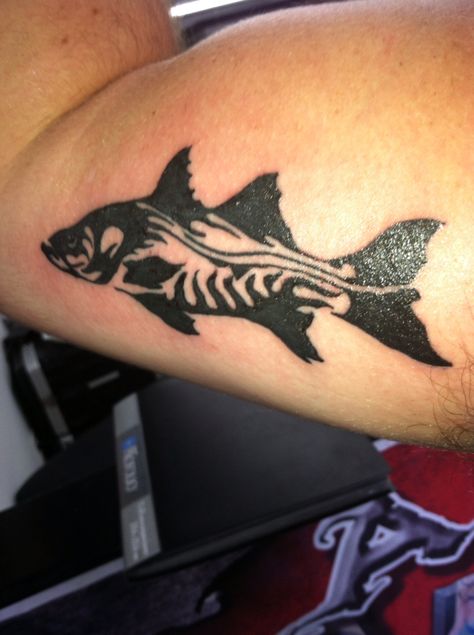 Tribal snook Snook Tattoo, Luxury Tattoo, Secret Tattoo, Leaf Tattoo, Scale Tattoo, Fish Tattoo, Dark Art Tattoo, Snake Tattoo, The Peanuts