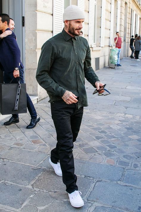 David Beckham David Beckham Style Outfits, Date Night Outfit Men, David Beckham Style, Herren Style, Stylish Men Casual, Stylish Celebrities, Men Street, Men Fashion Casual Outfits, David Beckham