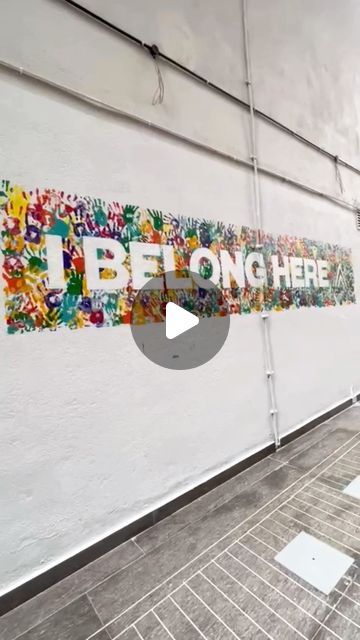 Nishka Mehta on Instagram: "300 employees from @kinaracapital made this amazing artwork at the entrance of their new office on the launch day 😊 We had so much fun making this bright and colourful artwork that came through lots of ideas and brain storming! There’s no better way to say ‘ I belong here ‘ other than by getting everyone involved in the process of creating something together! This made for a fun team activity and made everyone feel like such an integral part of the team 😊" Employee Entrance Ideas, Belonging Activities, Belonging Art, Fun Office Activities, Brain Storming, Wall Drawings, Colourful Artwork, Team Activities, Boss' Day