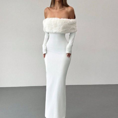 White New Years Dress, White Christmas Outfit Ideas For Women, Cold Birthday Outfit, New Years Eve Dress Classy, Elegant Winter Dresses, Long Sleeve Maxi Evening Dress, White Lace Dress Outfit, Crochet Maximalist, White Dress Long Sleeve