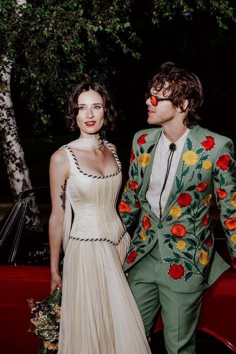 Retro Wedding Dresses, Queer Weddings, 1960s Inspired, Cotton Wedding, Unconventional Wedding, Alternative Wedding Dresses, Retro Wedding, Wedding Mood, Mode Inspo