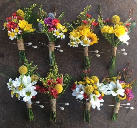 47 Beautiful And Natural Wildflower Wedding Ideas Chic Bouquet, Katie White, Wedding Dresses Black, Corsage And Boutonniere, Boda Mexicana, Boutonniere Wedding, Wildflower Wedding, Simple Ideas, Flowers Online