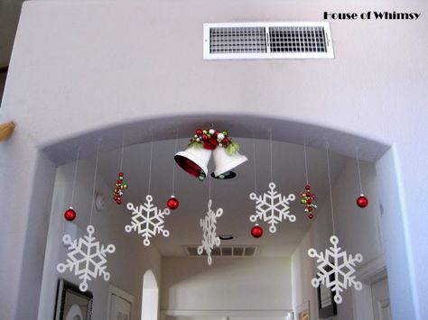 Hanging Snowflakes From Ceiling, Professional Office Christmas Decor, Meri Crismas, Kaleido Star, Christmas Ceiling Decorations, Pretty Christmas Decorations, Christmas Decorations Apartment, Christmas Apartment, Easy Christmas Decorations