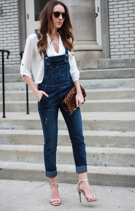 Woman In Overalls, Denim Jumper Outfit, Overalls Chic, Denim Overalls Outfit, Overalls Outfits, Overalls Summer, Spring Jeans, Overall Outfit, Overalls Outfit