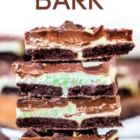 Mint Chocolate Bark Recipe, Mint Chocolate Bark, Bark Recipes Easy, Mint Chocolate Desserts, Chocolate Mint Brownies, Mint Desserts, Chocolate Bark Recipe, Mom On Timeout, Mint Brownies