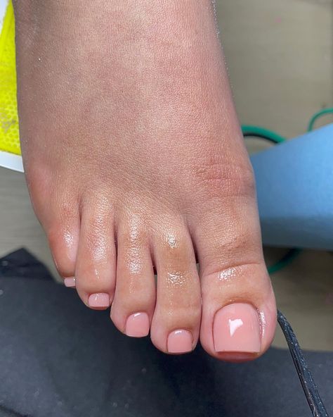 Toe Nail Inspo 2023, Basic Pedicure Ideas, Pedicure Ideas Natural, Feet Pedicure Nails, Natural Toes Pedicure, Nails Foot Summer, Nude Toes Pedicure, Light Pink Pedicure Toenails, Pretty Pedicures Toenails