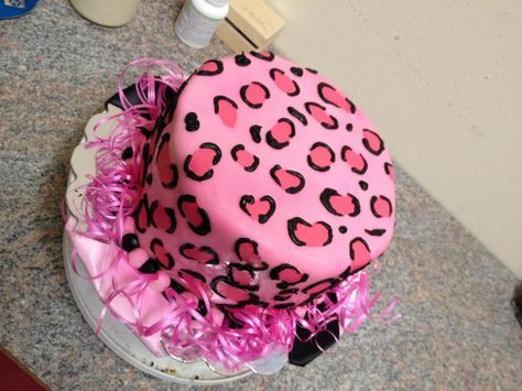 <3 cake i want it  <3 Pink Leopard Print Cake, Leopard Print Birthday Cake, Cheetah Cake, Iphone Theme Ideas, Cheetah Cakes, Leopard Print Birthday, Leopard Cake, Cheetah Party, Leopard Print Cake