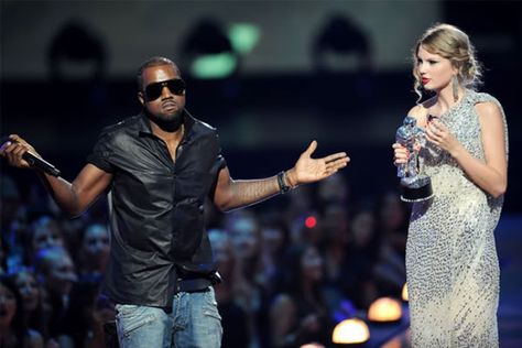 Kanye West and Taylor Swift Kanye Taylor, Taylor Swift Kiss, Taylor Swift Kanye West, Taylor Swift Vma, Kanye West And Kim, Celebrity Look Alike, Celebrity Style Red Carpet, Celebrity Art, Famous Celebrities