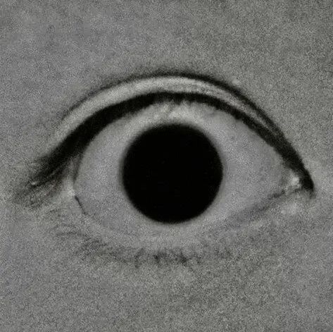 Black And White Surrealism, Eye Gore, Black And Grey Photography, Shiny Black Aesthetic, Dilated Pupils Art, Reductive Drawing, Eye Profile Picture, Creepy Black And White Photos, Creepy Stare