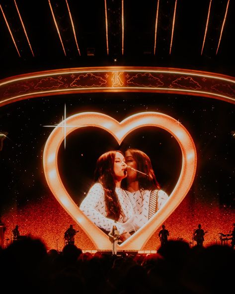 Kacey Musgraves Star Crossed Aesthetic, Golden Hour Kacey Musgraves Aesthetic, Kacey Core, Kacey Musgraves Concert, Kacy Musgraves, Live Photography, Music Nerd, Kacey Musgraves, Star Cross