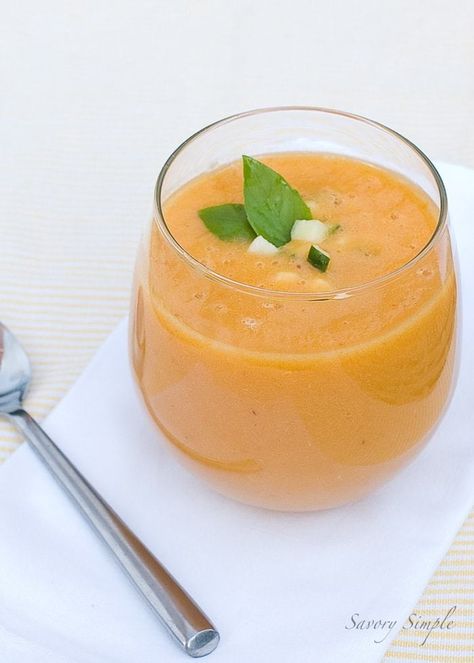 Peach Gazpacho Chilled Soups, Chilled Soup Recipes, Cold Soup Recipes, Blender Soup, Avocado Soup, Gazpacho Recipe, Chilled Soup, Summer Soup, Cold Soup