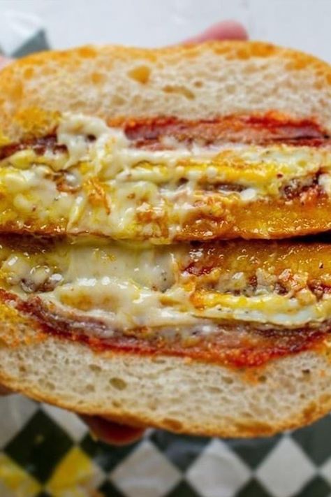 American Sandwich Recipes, Egg Cheese Sandwich, Hot Turkey Sandwiches, Rolled Sandwiches, Egg And Cheese Sandwich, Pork Roll, Chocolate Chip Cookie Cake, Egg Cheese, Southern Fried Chicken