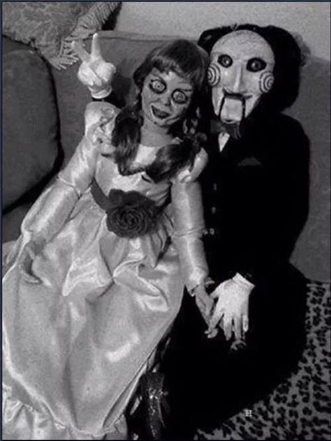 B&W▲ Scary Couples Costumes, Friend Halloween Costumes, Best Friend Halloween, Costumes Scary, Horror Fanatic, Best Friend Halloween Costumes, Clever Halloween Costumes, Cat Halloween Costume, Scary Halloween Costumes