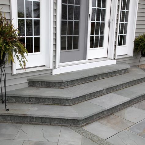 Home Additions Back Of House, Backyard Steps, Concrete Front Steps, Front Porch Stairs, Paver Steps, Patio Stairs, Step Ideas, Front Porch Steps, Front Door Steps